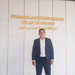 Roy Alexander Hutagaol, S.H.